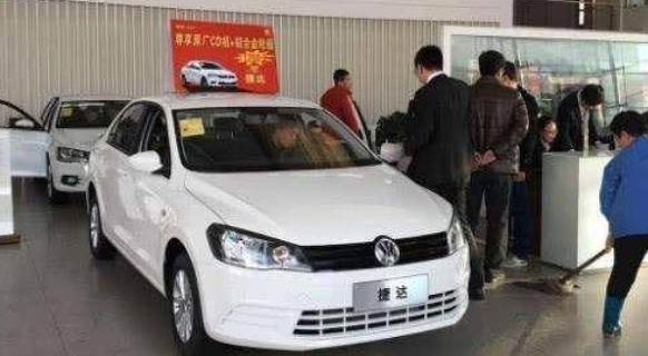 買車後在原廠「放一晚」有什麼用？內行人說出實話：不想吃虧就照做